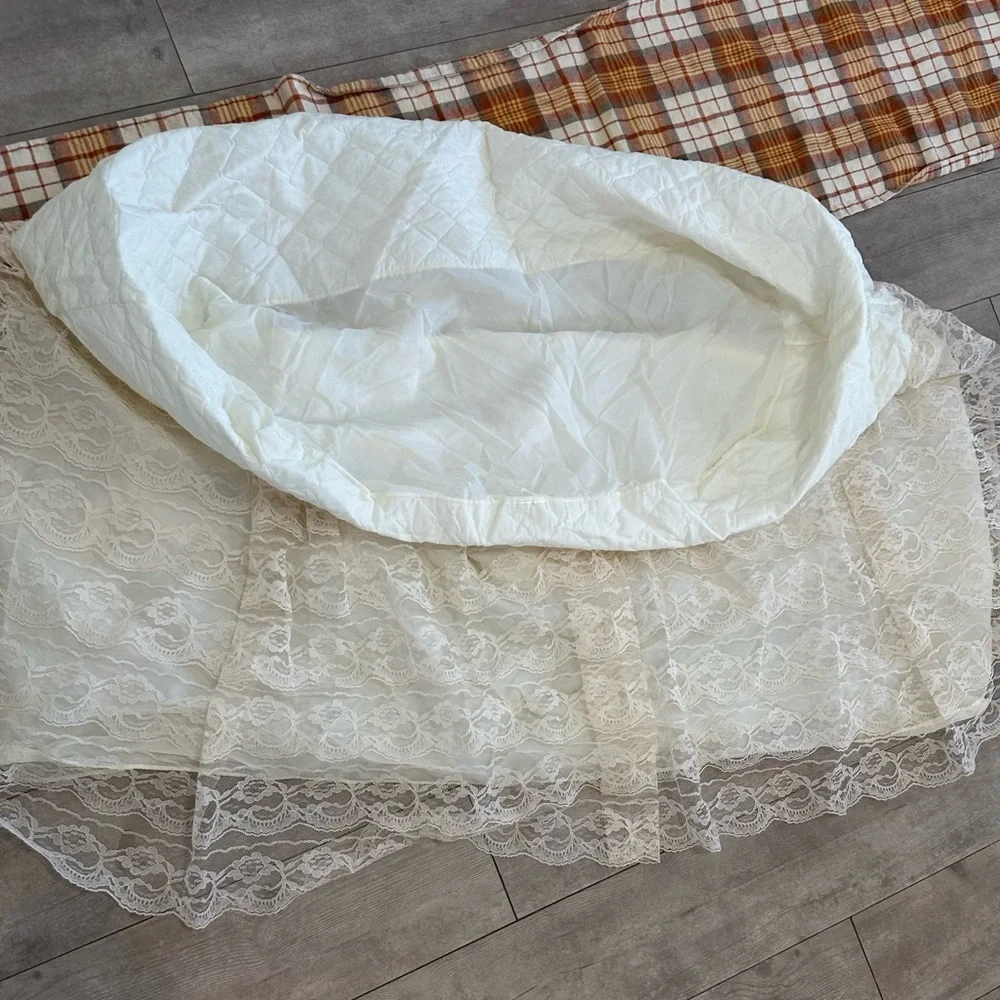 Vintage 1970s Winnie the Pooh Bassinet Lace Skirt Baby Nursery Bedding & Book
